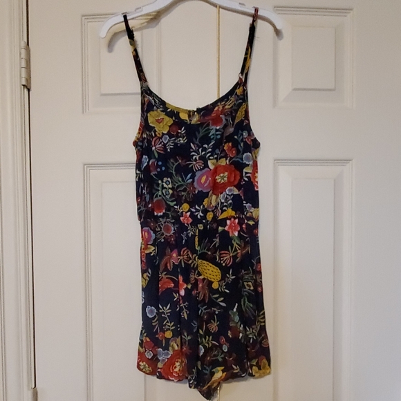 Adorable all in one romper - Picture 1 of 3